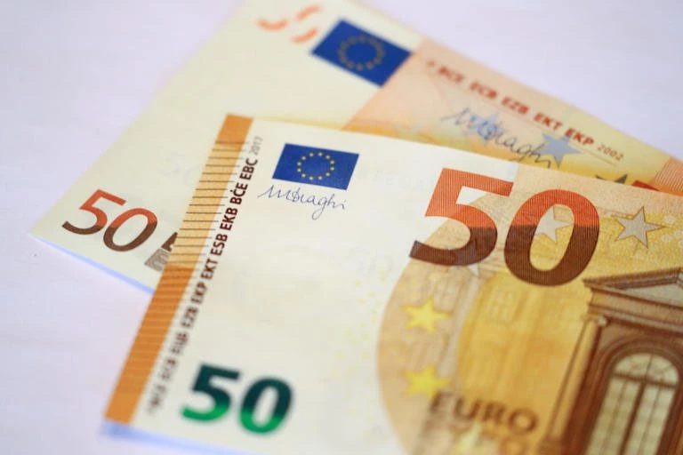 Φάμπρικα παραχάραξης πλαστών χαρτονομισμάτων στα υπόγεια πολυτελούς ξενοδοχείου! Είχαν τυπώσει 15 εκατ. ευρώ, είχαν έτοιμα άλλα 10!
